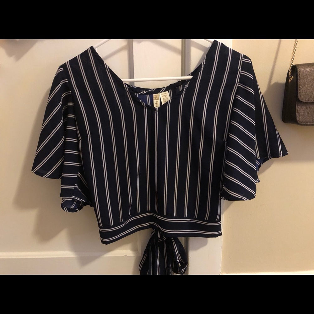 Flare sleeved crop top size M